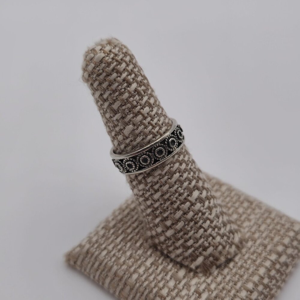 Size 7 Sterling Silver Odd Pattern Solid Ring A19… - image 2